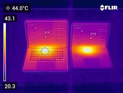 Au point le plus chaud, le boîtier du MacBook Air dépasse les 40 degrés en charge à l’arrière et pas sur les surfaces d’appui pour les paumes de main.