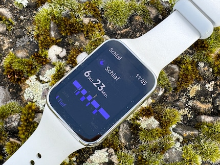 Je peux voir l’évaluation du suivi, ici du sommeil, directement sur la montre ou de manière plus détaillée dans l’application.