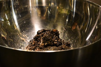 Le terreau humide pour plantes d’intérieur sert de matériau de construction.