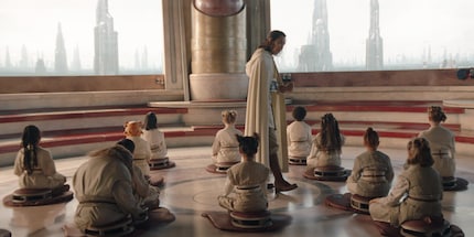 Jedi Master Sol (Lee Jung-Jae) teaches a group of Padawans – a flashback?
