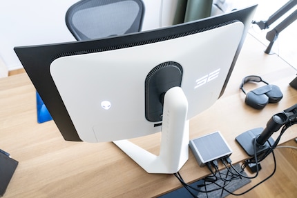 On peut aimer ou ne pas aimer le design d'Alienware. Je trouve que la gestion des câbles dans la colonne est bien faite.