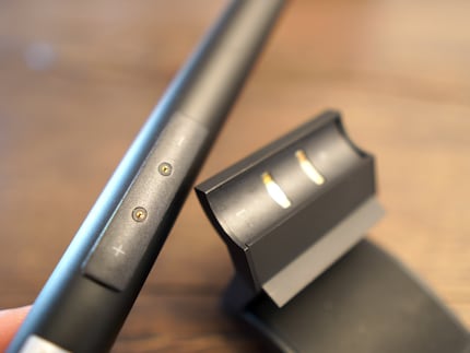 The Xiaomi screen bar sticks to the holder magnetically.