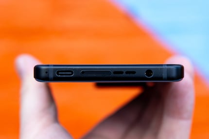 Deux connecteurs sur la face inférieure.