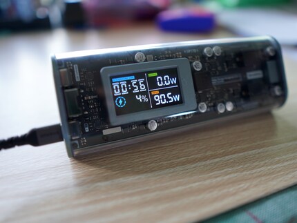 Le temps indiqué pour le chargement de la batterie externe est plus ou moins exact.