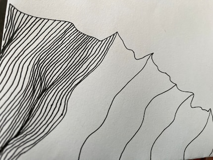 Les premières lignes dessinées lentement : on ne voit pas encore grand-chose.