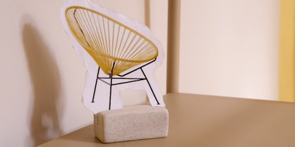 The mid-century style of the «Acapulco Chair» is an attractive addition to both indoor and outdoor areas.