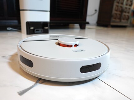 Le scanner Lidar est placé sur le dessus du robot et voit donc à travers les portes vitrées.