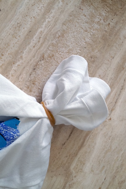Un élastique autour du t-shirt…