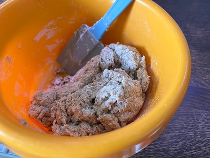 The bun dough is prepared quickly, then it has to rest for a few hours.