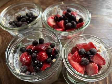 The ultimate breakfast and/or lunch: overnight oats are quick to make, easy to prepare, taste great and are super healthy.