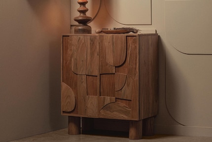 Dans le design « Collection », les sculptures soulignent les veines du bois.