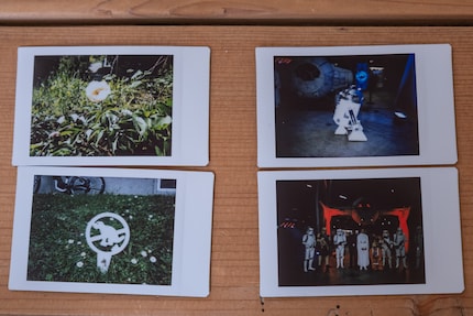 Il arrive rapidement que des objets soient surexposés (à gauche) ou que le sujet soit généralement trop sombre. Cela correspond bien au scénario de Star Wars à droite.