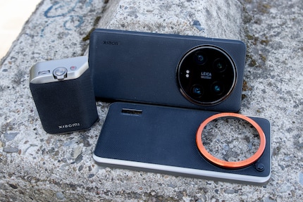 Le kit de photographie se compose d'une coque et d'un pack de batterie avec des commandes