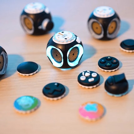 La manette Proteus est composée de nombreuses pièces que l'on peut assembler individuellement.
