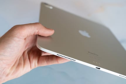 The extremely thin iPad Pro without active cooling doesn’t offer optimal conditions for maximum performance. Larger chips in a MacBook Pro, Mac Mini or Mac Studio could be much faster again.