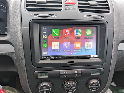 This is what Apple Carplay looks like onscreen when an iPhone’s connected.