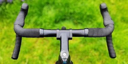 Le cockpit bien rangé, sans enchevêtrement de câbles.