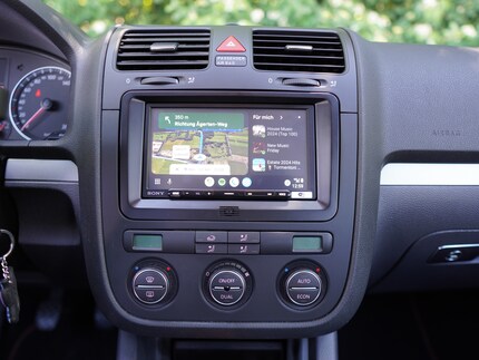 At the touch of a button, the map and Spotify player are displayed side by side.
