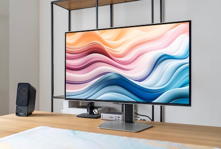 Pour un moniteur gaming, l’Odyssey OLED G8 est plutôt élégant, mais il manque de stabilité.