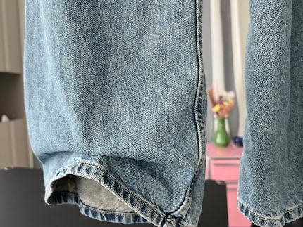 Looks a bit strange in mid-air, but works when you’re wearing them.