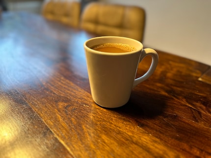 Le café décaféiné : il ressemble au café, a presque le même goût et la même odeur, mais il ne peut pas remplacer le café.