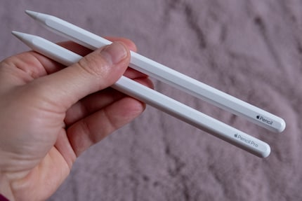 L'Apple Pencil Pro est pratiquement identique à l'Apple Pencil 2. Mais il a quelques fonctions en plus.