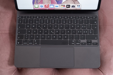 Le clavier a été doté d'un rétroéclairage, d'un pavé tactile plus grand et de touches de fonction.