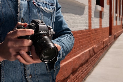 Le GH7 n'est pas particulièrement petit pour la taille de son capteur. Mais ses fonctionnalités compensent les inconvénients de la qualité d'image selon l'application.