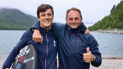 Mathis Ghio, champion d’Europe, et Mirco Babini, directeur de l’événement, après les compétitions à Silvaplana.