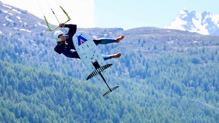Lors du « best of three », des kitesurfeurs, des véliplanchistes et des wingfoilers ont montré ce qu’ils pouvaient faire faire à leur foil.