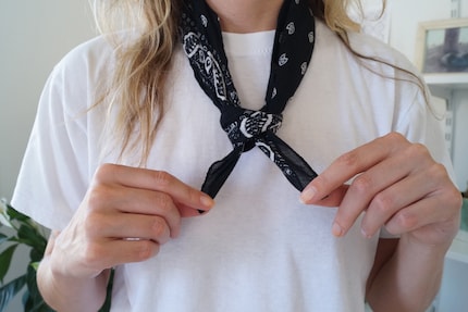 Pull the long end through the knot from above.