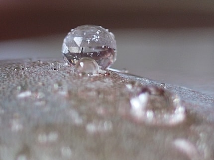Voici la goutte d'eau qui semble énorme.