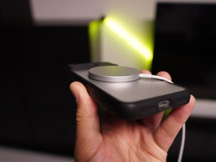 Les chargeurs sans fil se collent toujours au bon endroit.