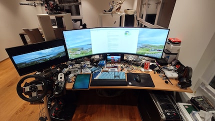 Le bureau de Dominik est dédié à ses hobbies et aux jeux vidéo. Il accepte le désordre. 