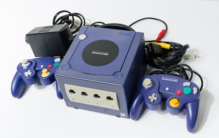 La Gamecube (vendue à 21 millions d’exemplaires) s’incline clairement face à la PS2 (160 millions) et à la nouvelle venue, la Xbox (24 millions).