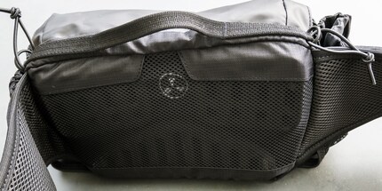 The XLC Hipbag has a ventilation system. But in my opinion, it doesn’t really need it.
