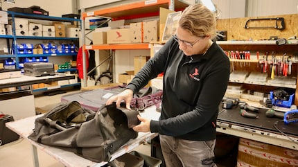 Avec une idée créative, le problème de bagages se transforme en réparation réussie.