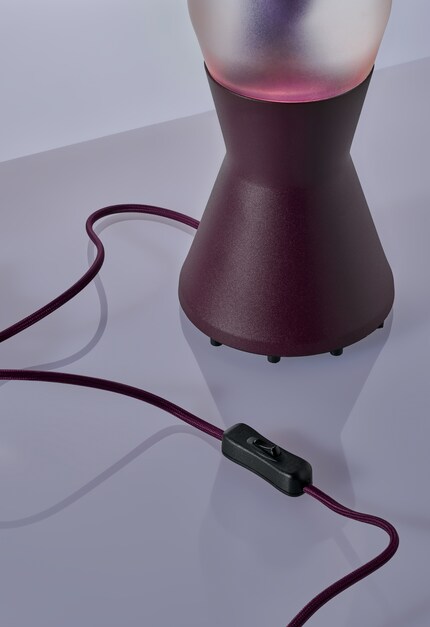 Le corps de la lampe est en aluminium.