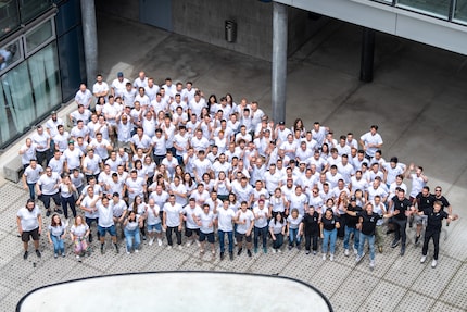 Group photo of all participants wearing the Hackfest T-shirt.