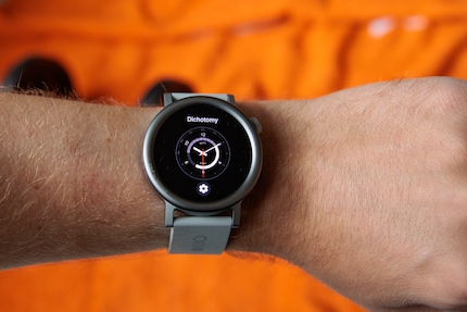 Je personnalise les watchfaces directement dans la montre et avec un choix encore plus large dans l'application.