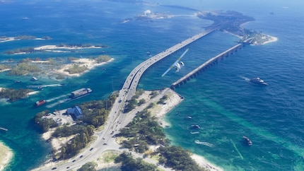 Les îles vous invitent à explorer et la mer à plonger.