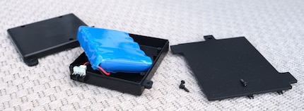 La batterie est facile à retirer et à remplacer.