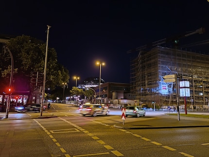Die Atmosphäre der Nacht fängt das CMF Phone 1 gut ein.