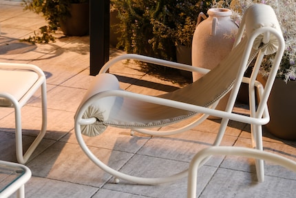 Locus Solus Sun Lounger by Jacquemus + Exteta, fabric, tubular frame made of stainless steel, 2024.