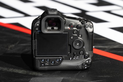 The electronic viewfinder of the EOS R1 is one of the best on the market.