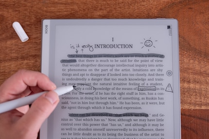 Avec le stylo, j'écris directement dans mes fichiers et je surligne les passages importants.