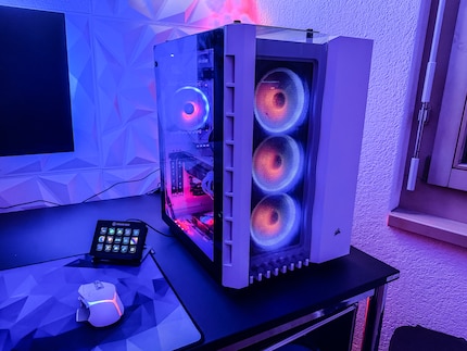 La Logitech G502 est le compagnon de jeu et de travail de Joshua.