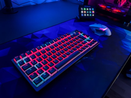 Pour une meilleure sensation de frappe, Joshua a lubrifié les touches de son clavier.