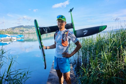 Avant l’entraînement : Nicolas est sur la ligne de départ avec son équipement de la marque suisse de sports nautiques Indiana.