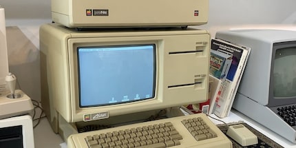 As early as the Apple Lisa, tidying up files was synonymous with a wastepaper bin icon.